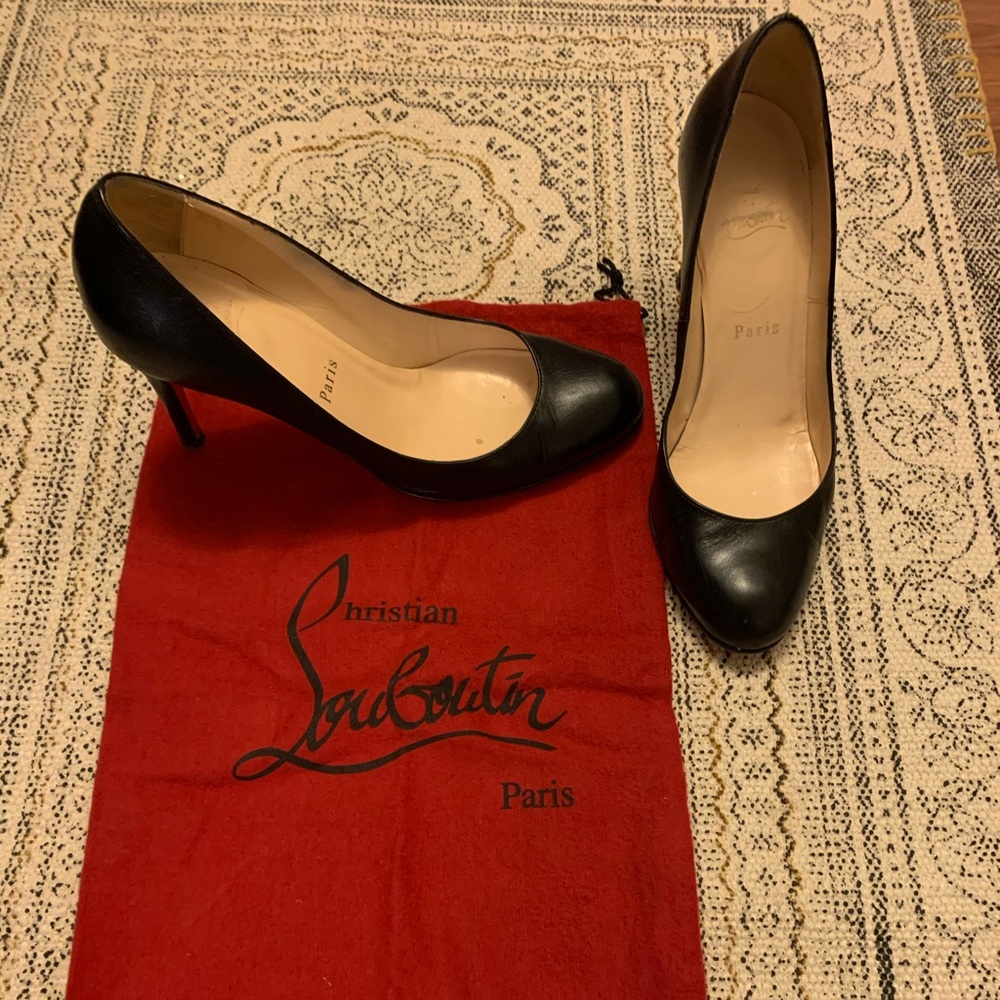 Christian Louboutin pump